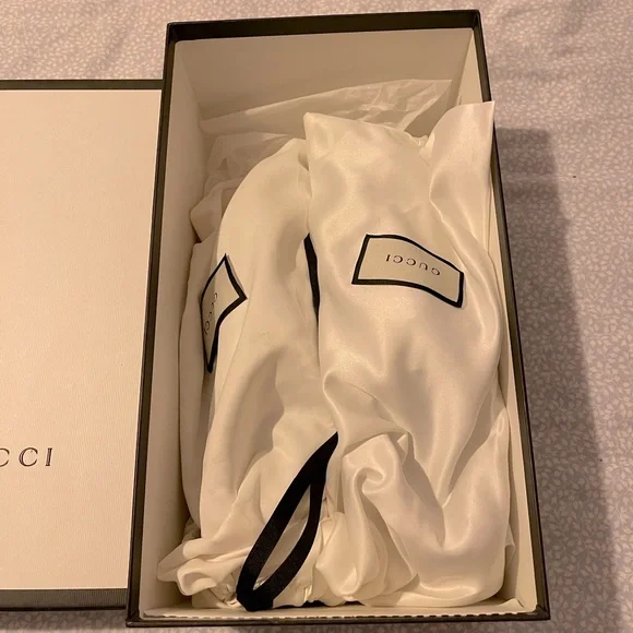 Gucci sneakers in fair condition, only worn like 5-7 times, size 9 men. - Picture 1 of 4